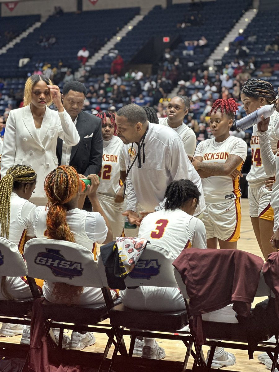 heyyCoachK's tweet photo. 29-1 
☑️Undefeated at Home
☑️Region 5- 5A Champions
☑️5A State Champions 
To our 8 seniors, 
It’s been a pleasure coaching you all for the past 4 years! I came into this program w/you in 2019 during the pandemic. It’s been a journey, &amp; now u all have reached the goal YOU’VE SET! https://t.co/bqZvzQ52a5