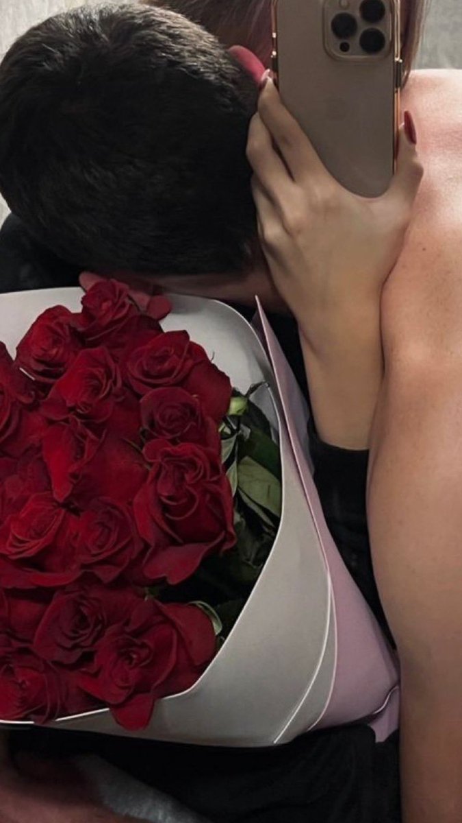 Kapı çalınınca Ansızın  bir demet gül  le gelen eski can her daim candir💕😘👍