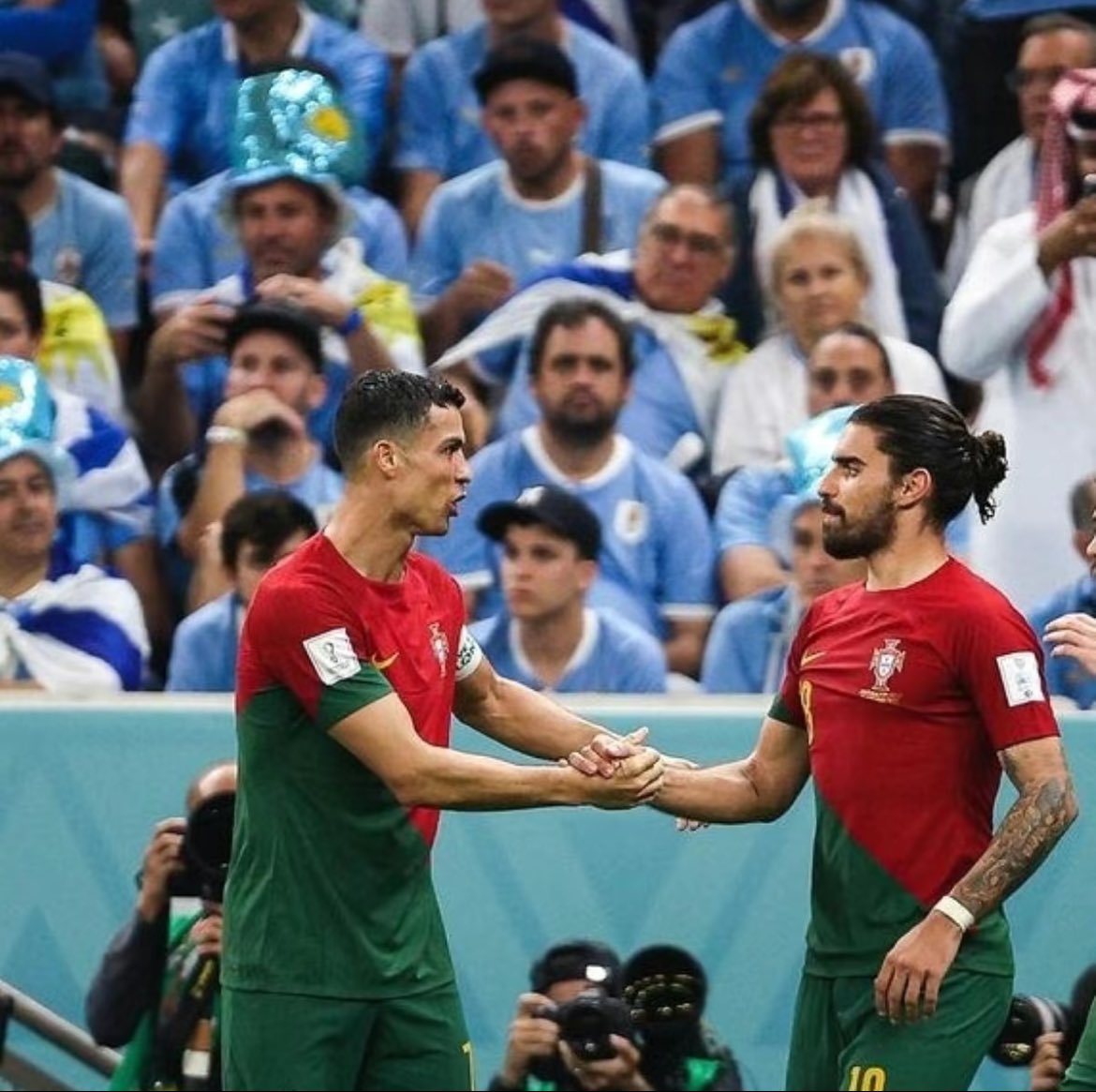 أحدهم إختار العز والإرث والتاريخ..
وأحدهم إختار الذُل و "الصياح ".