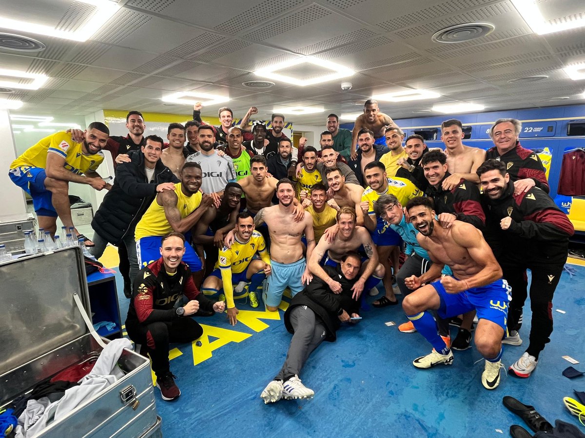 ¡ESTA FAMILIA 𝐄𝐋𝐈𝐆𝐄 𝐂𝐑𝐄𝐄𝐑! 💛🍍
