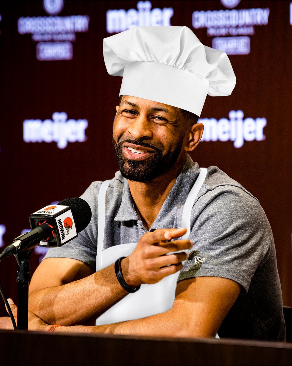 karnsies817's tweet photo. CHEF BERRY COOKING AGAIN https://t.co/QHv6cldWb6