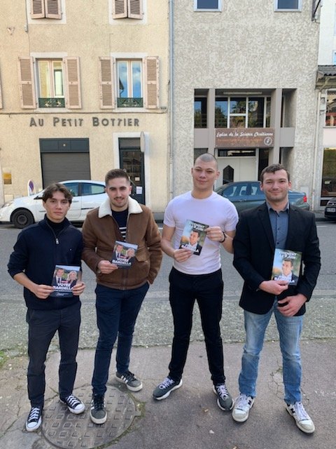 LagaheBenjamin's tweet photo. Aujourd'hui les RNJ Pyrénées-Atlantiques avons fait une action boitage à Lons.
#VivementLe9Juin
#TousavecJordan https://t.co/CkvY7FOTgx