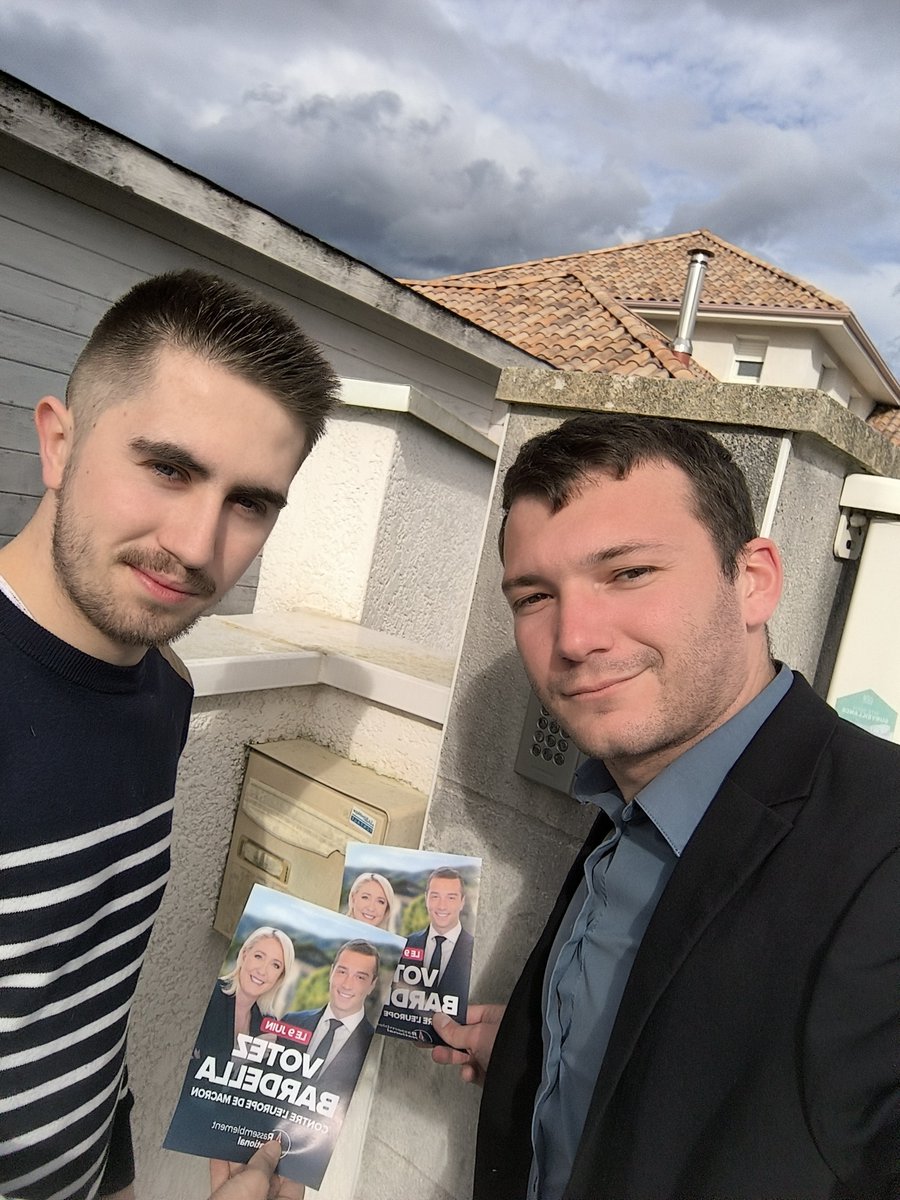 LagaheBenjamin's tweet photo. Aujourd'hui les RNJ Pyrénées-Atlantiques avons fait une action boitage à Lons.
#VivementLe9Juin
#TousavecJordan https://t.co/CkvY7FOTgx