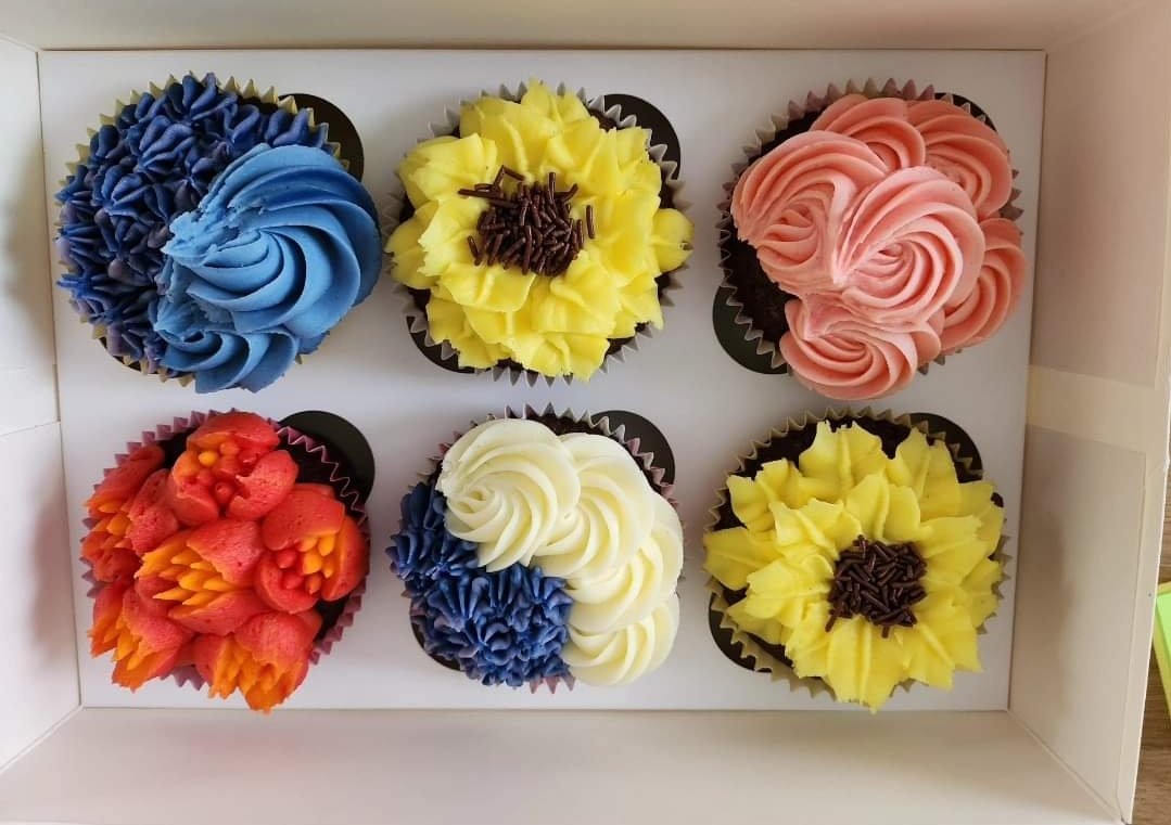 Hayley's Cake Box tweet media