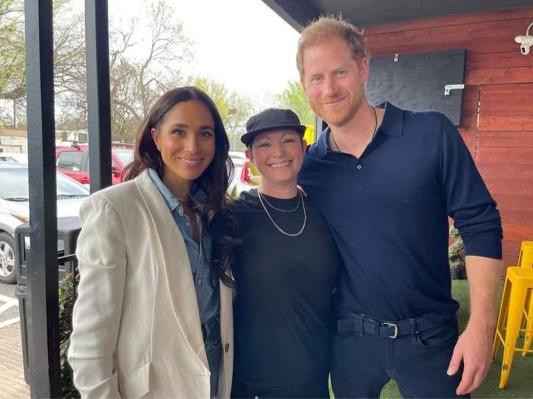 RoyalMegnews's tweet photo. Harry and Meghan at laBarbeque in Austin, TX
#labarbeque #swxs #duchessofsussex #duchessmeghan #princessmeghan #meghanmarkle #dukeandduchessofsussex #harryandmeghan #barbeque barbeque https://t.co/cDUzwHUd7x