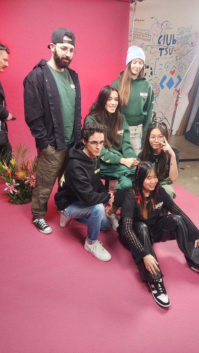 FLY missharvey tweet media