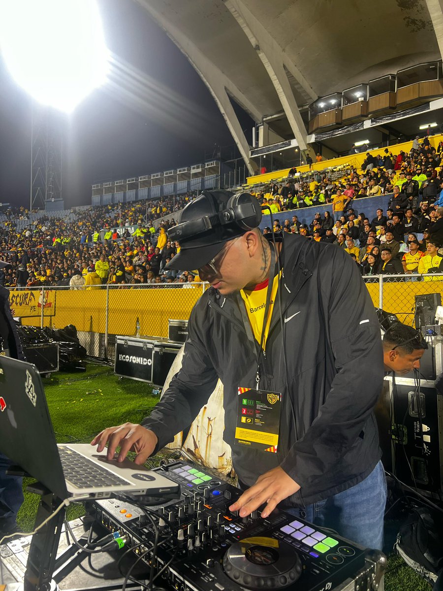 djfaricho's tweet photo. Ser DJ es un trabajo Profesional como cualquier otro, pero la diferencia es que quien es DJ es porque lo quiso y hacer lo que te gusta marca la diferencia, feliz día colegas #dj en todo el mundo y a seguirla rompiendo #djfaricho #diadeldj https://t.co/qNUc9FPRF9