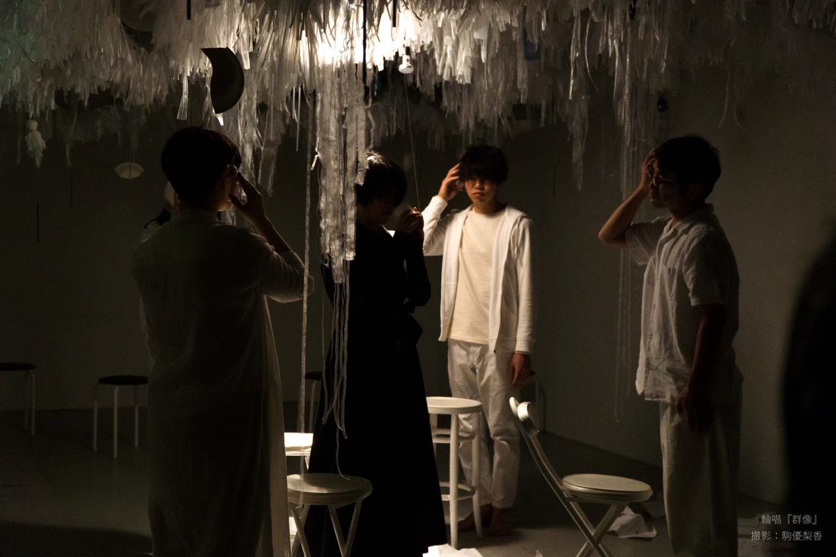 rowrowrownd's tweet photo. ————

これ、どんな場面に見えますか？

————

📞……

輪唱「群像」映像配信中▽
https://t.co/kWK4bT8IXv

📸駒優梨香 https://t.co/3yiyTKlOTC