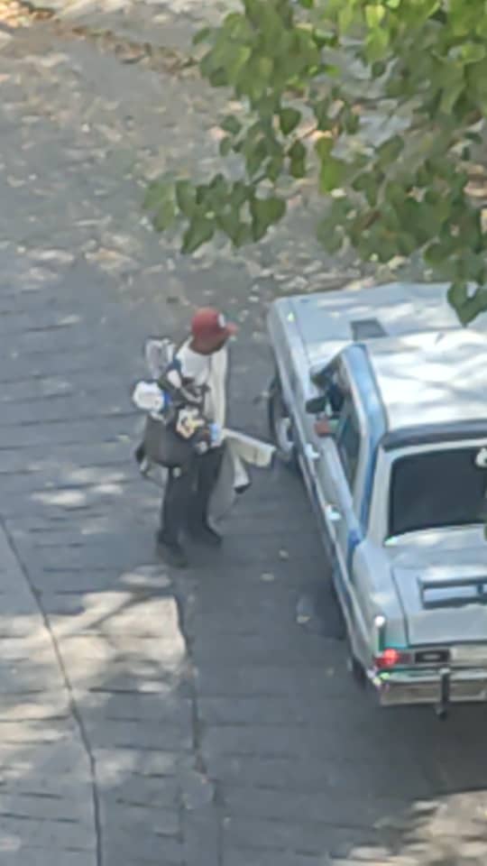 infomacaracuay's tweet photo. Srs @PolisucreOficia @lAlcaldiasucre @JoseVRangelA @ImatSucre esto está sucediendo en la Av Naiguatá de la urbanización #Macaracuay #8marzo2024 Desviaron la cola de la E/S el llanito para una avenida muy lejana a la E/S, endosando el problema a otra comunidad @LLanitoDenuncia https://t.co/jNoaf3LNkF