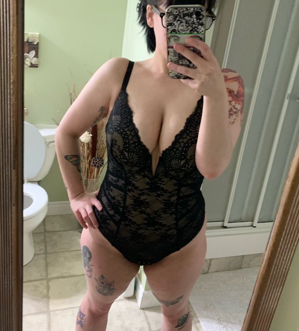 Another birthday gift came in the mail today. How fucking cute is this? 😈 https://t.co/kEePv0FhWP