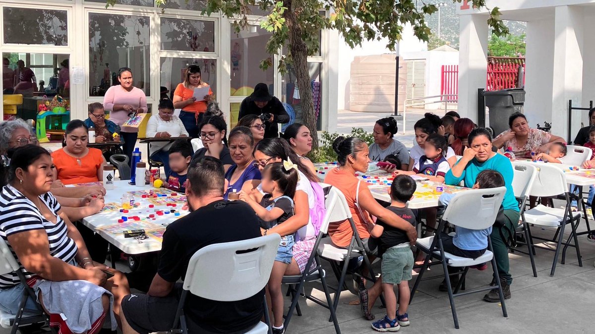 🚍El Camión de la Ciudadanía llevó a cabo la actividad "Loteria de la Democracia",en las instalaciones del Macrocentro Comunitario San Bernabé, Monterrey, contando con la participación de 48 personas adultas y 15 infantes, impulsados por aprender y participar en actividades que