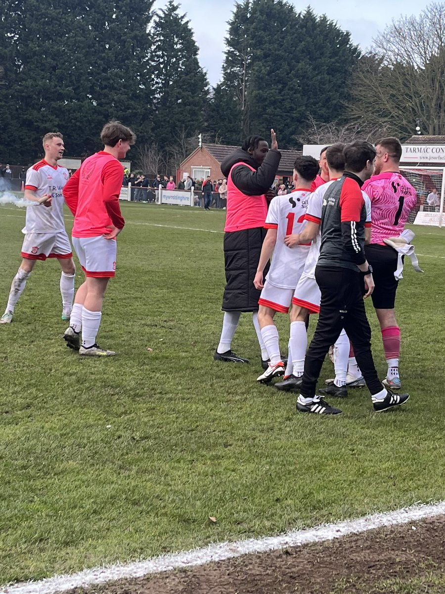 <a href="/BillyBrooks55/">Billy Brooks</a> cool as you like 😎 slotting home the winning penalty!! Congratulations <a href="/LincolnUnited/">Lincoln United FC</a> #semifinal of the #FAVase beckons 👏🏼 👏🏼👏🏼👏🏼