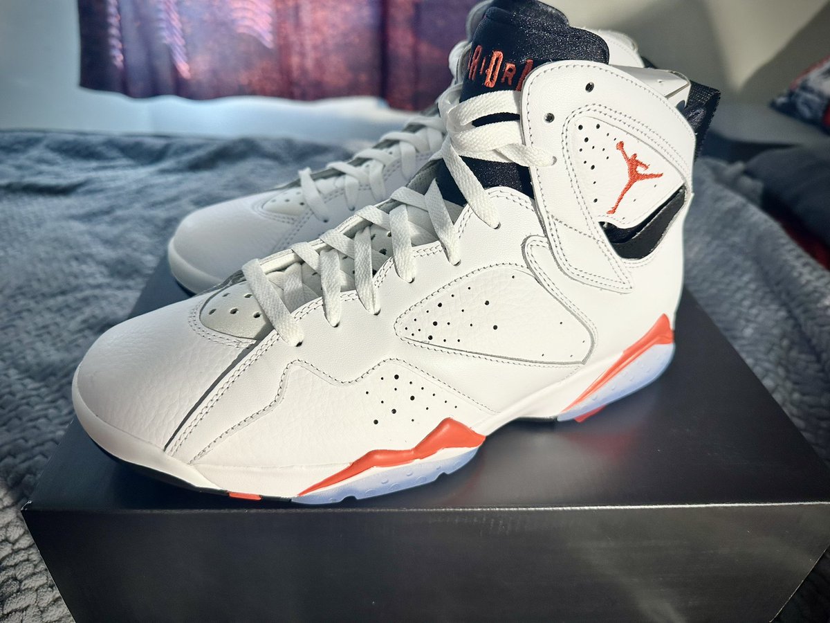 OGBOBEATSTV's tweet photo. Ok hear me out……🧏🏾 I’m out of town and this Nike outlet is my favorite one of all time, Pleasant Prairie WI. In hand and for the price $135 I had too.  

Air Jordan 7 Retro White Infared 🔥🔥

#nikeoutlet
#nike 
#snkrliveheatingup 
#kicks https://t.co/HluAjj649p