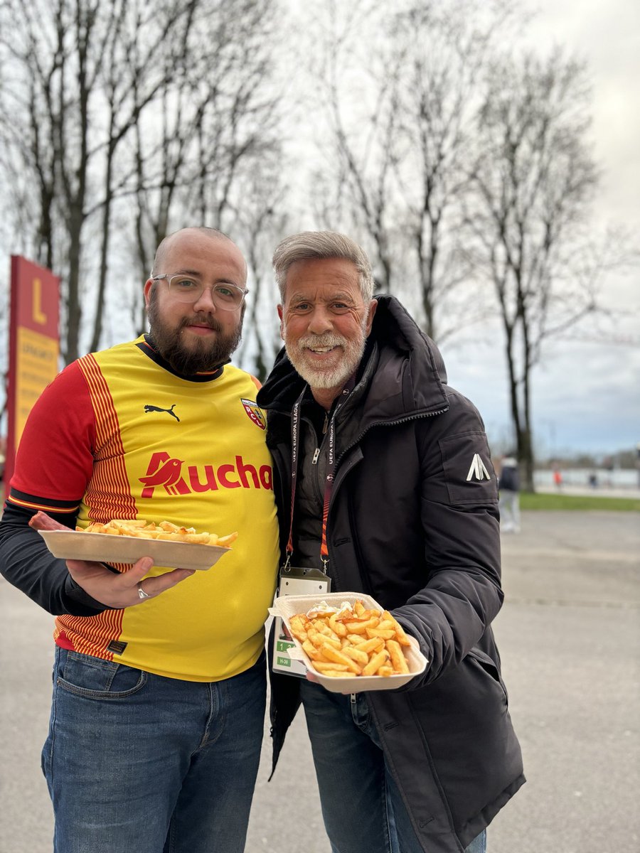 Le football c’est aussi le partage ❤️ après une belle victoire olympienne jeudi ce soir c’est Lens !! La bise à tous 🥰