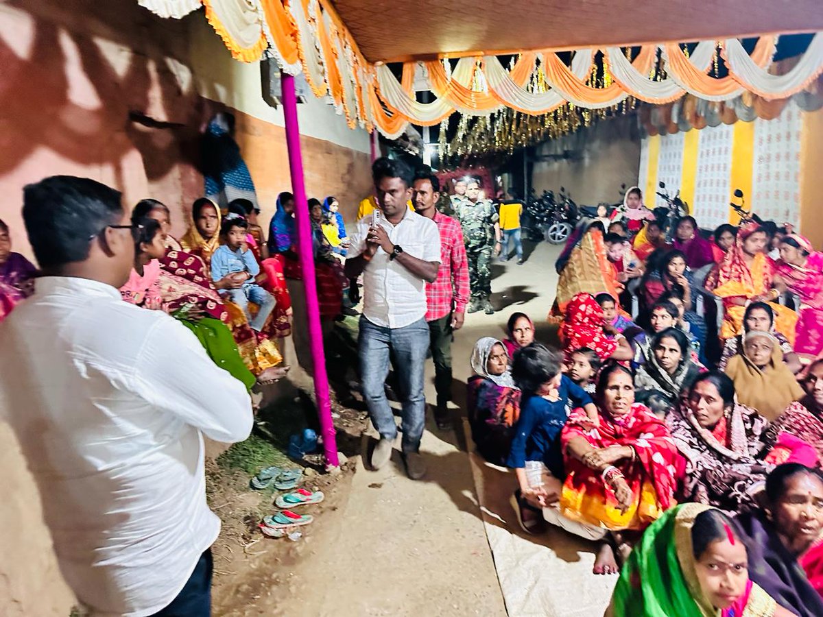 #पोटका_विधानसभा
#देर_रात्रि_कार्यकर्म 

पोटका प्रखंड अंतर्गत रोलाडीह ग्राम में ग्रामवासियों द्वारा आयोजित महा शिवरात्रि के शुभ अवसर पर श्री श्री राधा गोविंद अखंड हरिनाम संकीर्तन में शामिल होकर क्षेत्रवासियों की सुख शांति समृद्धि और खुशहाली की मंगल कामना करते हुए।