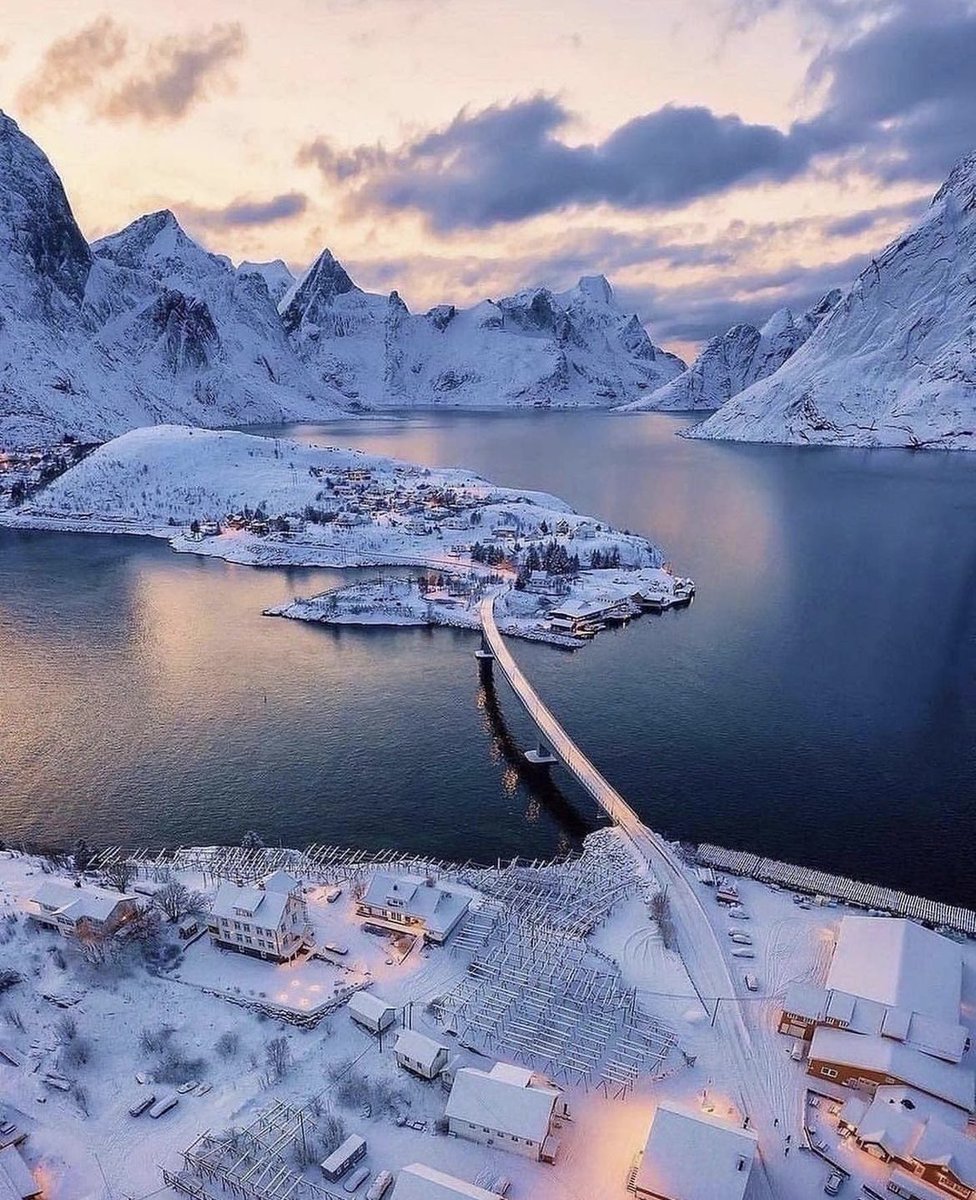 earthcurated's tweet photo. Lofoten, Norway 🇳🇴 https://t.co/pBiwTxpSXZ