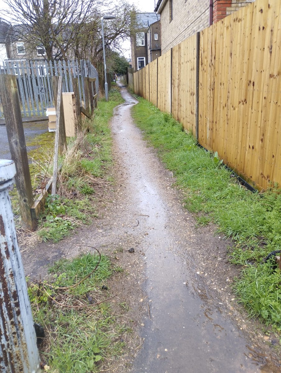 Absolutely delighted that with the help of @AthenaZissimos we were able to get an alleyway between St Margaret's Road and Billets Hart Close formally adopted by Ealing Council. It's been a flytip hot-spot but will now be maintained and cleared.