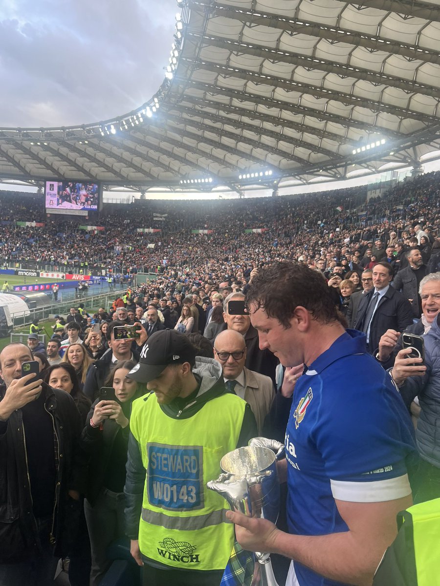 Una splendida giornata azzurra. Orgogliosi dei nostri 15 e del loro capitano.
#ItaliaScozia
#SixNations 
#Rugby