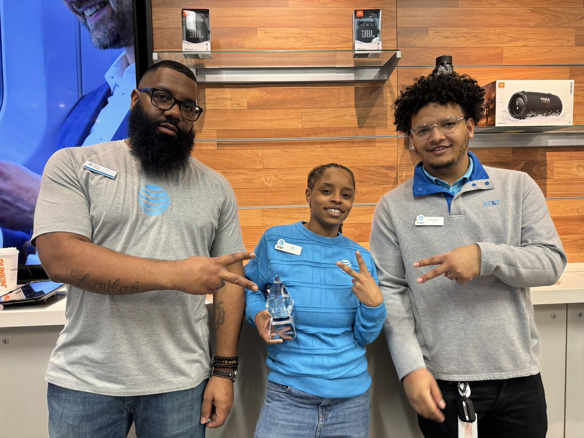 2 Timesssss!!! The trophy stays in Christiana another month 🤗🏆🥇🔥 2 down, 10 to go…Now to figure out a way to get the chain from <a href="/Bh7316/">Brittany Harrison</a> 🤔 lol… <a href="/CamDunn18/">Cam Dunn</a> <a href="/att_YoungH/">Herb Young</a> <a href="/Mr_Feliciano20/">Erik Feliciano</a>