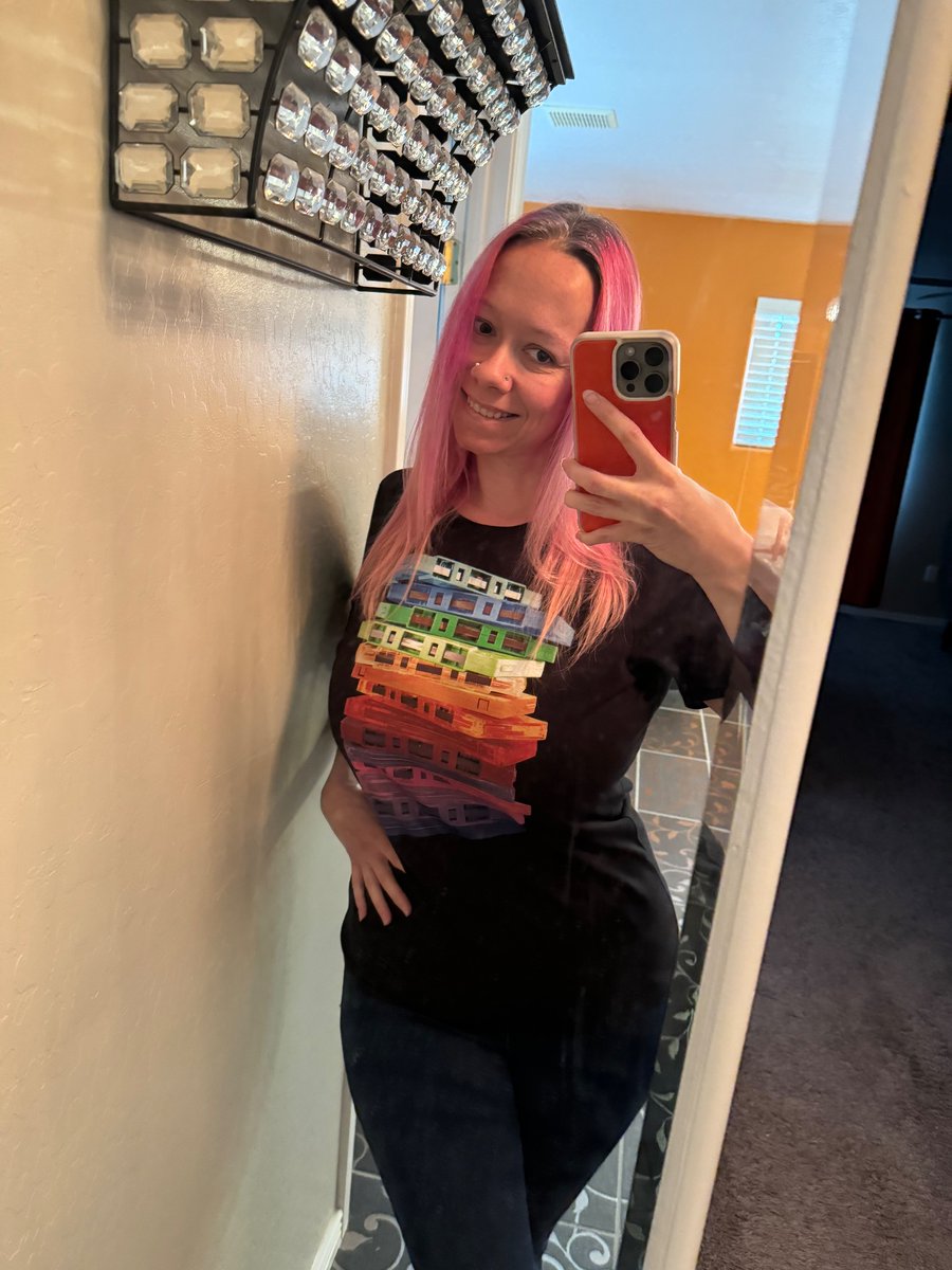 Orangesweetnes's tweet image. I’m taking my honey to a retro gaming convention today! Eekk! I’m pumped! I hope he has an epic time 🧡 Pics &amp;amp; vids to follow, pals 

#zapcon