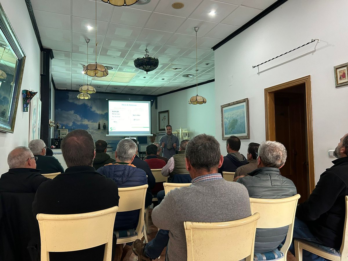 sipcam_iberia's tweet photo. 🍊🗣️ Hace unos días realizamos una presentación de Fengib junto a nuestro distribuidor Openagro en Picassent.
Muchos #citricultores de la variedad Oronules descubrieron nuestra solución frente a los problemas de #cuaje de esta la variedad en un año parece que viene cargado de 🌼 https://t.co/z6SdOIO0XT