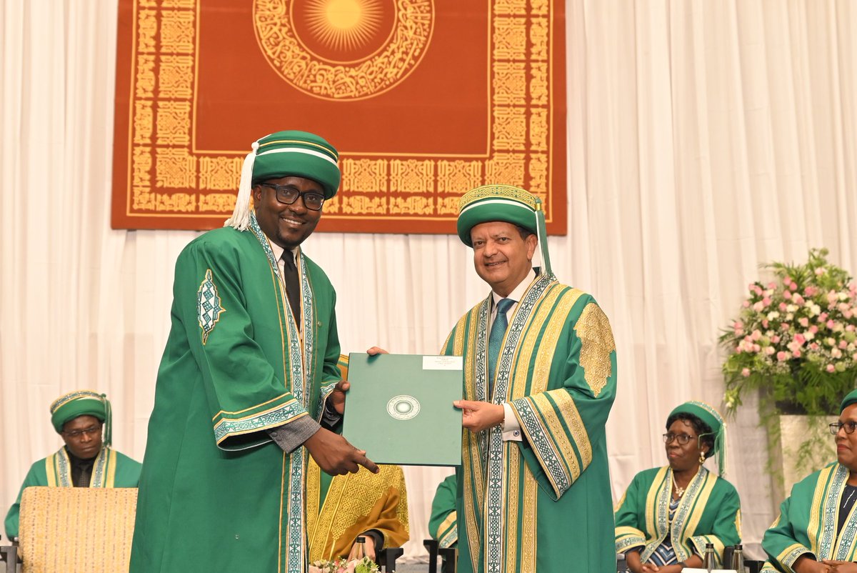 Bugembe_'s tweet photo. February was a triumph! On the 17th, I mastered in Leadership and Management with Education. Here's to that victory and the promise of more wins on the horizon! https://t.co/wPbk4DwyNA