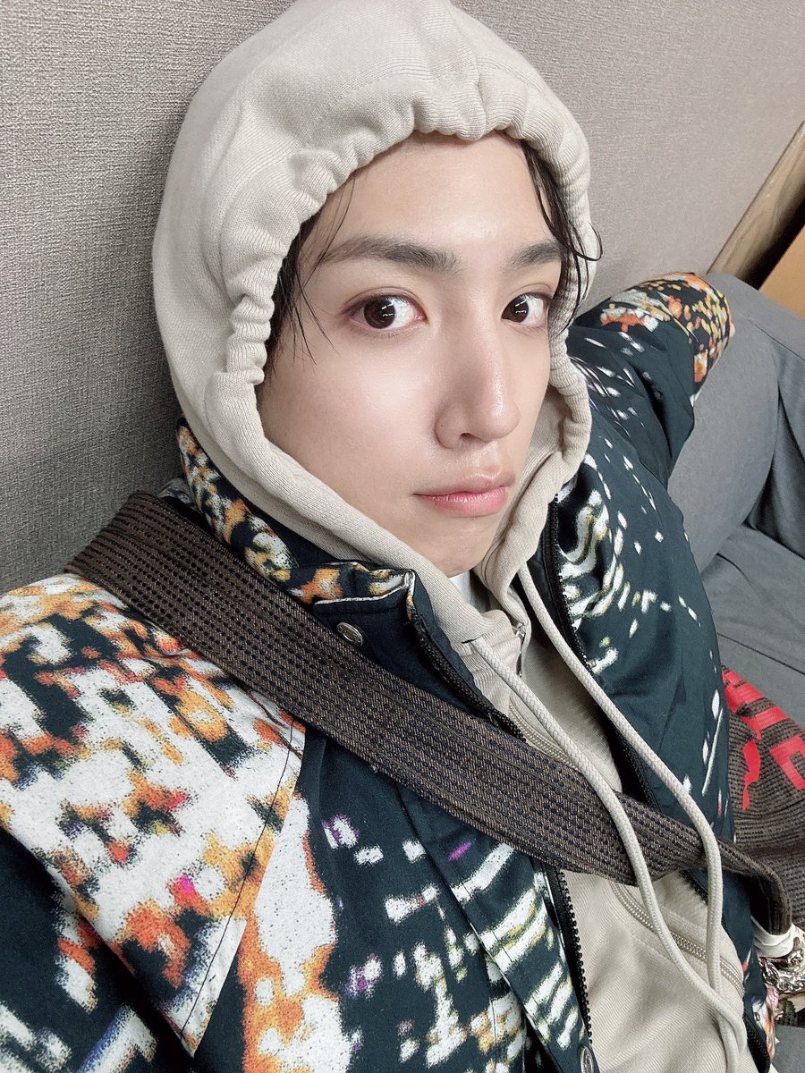 wooseoksbyeol's tweet photo. It's been literal ages since I did a #UniverseSelcaDay so 🤓 enjoy us as I finish cleaning my room
#UniSelcaDay #USD #WOOSEOK https://t.co/HgXgInQWiu