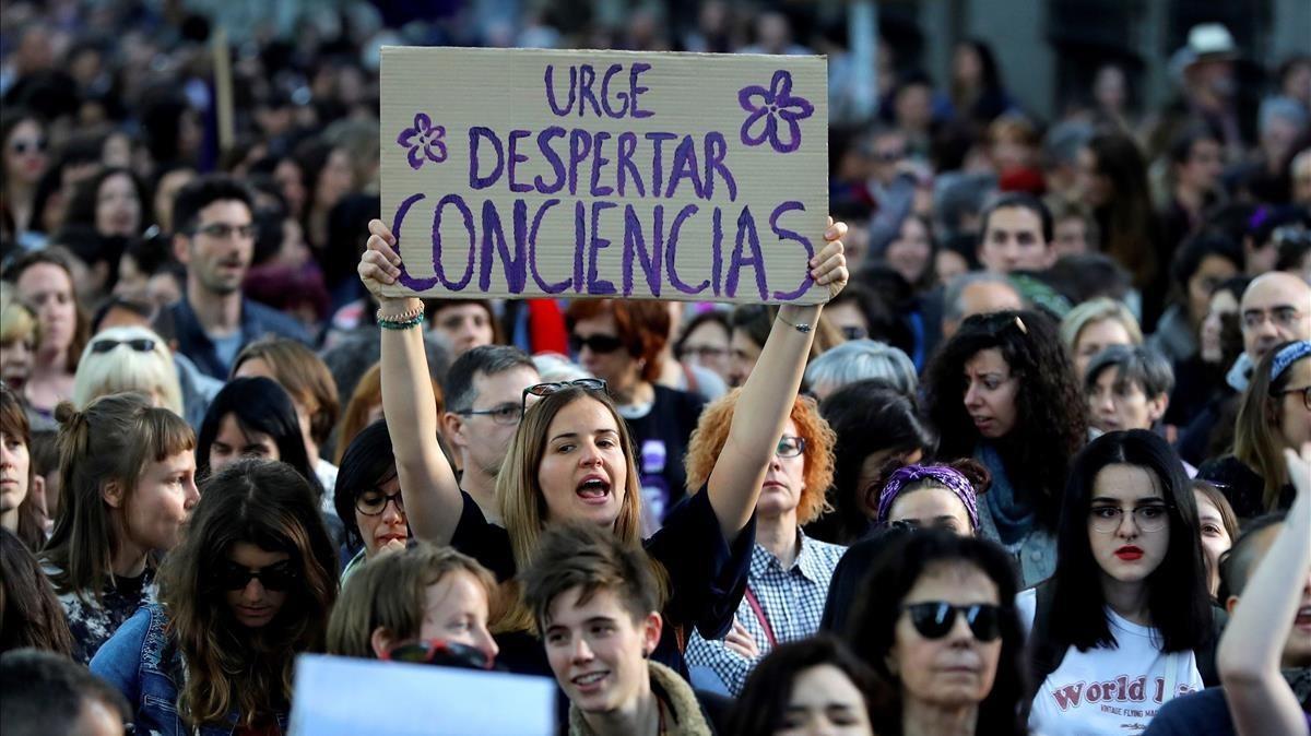 ¿Está suficientemente claro ya que la derecha fascista para lo único que quiere a las mujeres es para preservar su descendencia? Desprecian los #DerechosFemeninos CUANDO TENGAN QUE ELEGIR QUIEN LAS REPRESENTE #CeroVotoParaLaDerecha #DerechaSiniestra