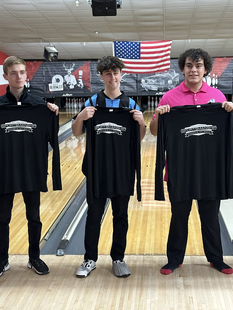 🎳 The Section XI Boys Composite bowling team won the NYSPHSAA championship.

Anthony Manetta of Comeswogue bowled the highest game in the state with a 279.

Corey Volper won the sportsmanship award from Section XI.

Congrats to all!
