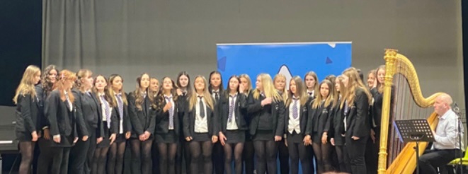 godre_r's tweet photo. Llongyfarchiadau i’r holll eitemau gan y Chweched a gweddill disgyblion YGB yn Eisteddfod Rhanbarth Meirionnydd heddiw. Diolch i’r trenfwyr, hyfforddwyr a’r cyfeilyddion am eu hamser a’r disgyblion am eu hymroddiad. Ymlaen i Feifod!❤️🤍💚 @Godrer_Berwyn @urddmeirionnydd @Urdd https://t.co/VsKr1ky8Db