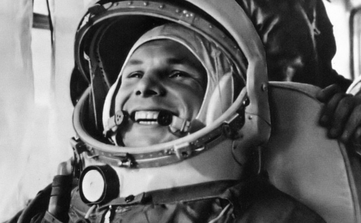 EmbSergio's tweet photo. 🚀 Hace 90 años nació Yuri Gagarin, el primer ser humano que conquistó el espacio ultraterrestre.

Gagarin era valiente, decidido y resistente, y también muy encantador y modesto. 

☝️Visitó 29 países como embajador de la paz.

🔗https://t.co/5KeTWb7Bxk https://t.co/ay1X0sjhEE