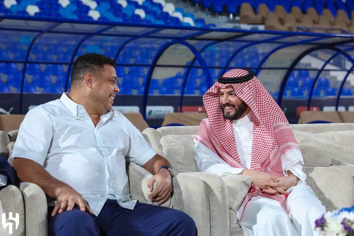 Alhilal_FC's tweet photo. 📸 الظاهرة "رونالدو" في مقر #كبير_آسيا 🤩💙

#الهلال https://t.co/mLK5qc7lbY