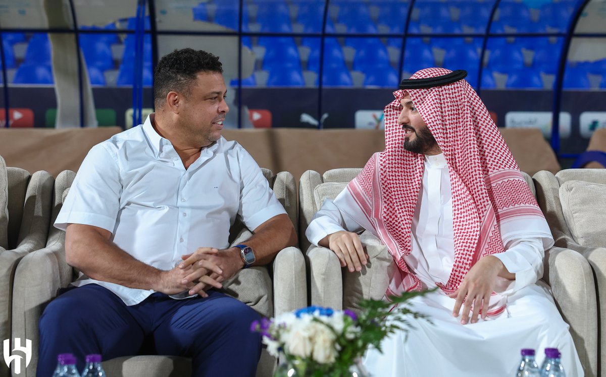 Alhilal_FC's tweet photo. 📸 الظاهرة "رونالدو" في مقر #كبير_آسيا 🤩💙

#الهلال https://t.co/mLK5qc7lbY