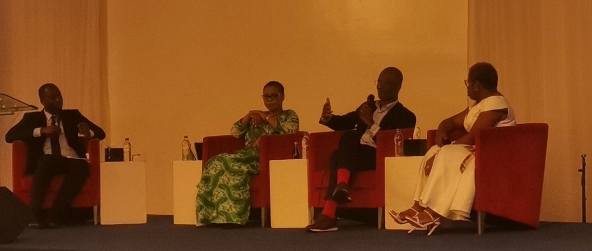 " Si vous évoluez dans un milieu d'hommes, adoptez la mentalité d'un homme pour avancer."
M. Stanislas Zézé.
#JEFA2024 #08MARS2024 #DROITDESFEMMES