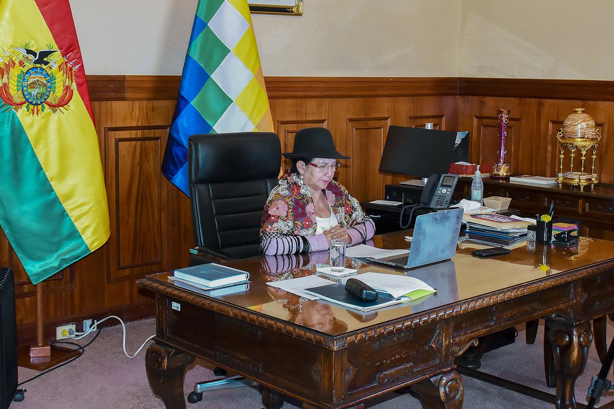 MRE_Bolivia's tweet photo. La Canciller Celinda Sosa Lunda participó de la III Reunión de Ministros de Relaciones Exteriores del Consenso de Brasilia que reúne a los 12 países suramericanos. 

En el encuentro se abordaron temas como la Gestión de Riesgos de Desastres, Seguridad Pública y se hizo énfasis en la importancia de tener un diálogo regional sobre temas como la Integración Energética, Ciencia y Tecnología, Integración Agroalimentaria, Crisis Climática. Asimismo, se hizo un llamado para aunar esfuerzos bajo los principios de la cooperación, la equidad, la solidaridad entre pueblos para avanzar en los temas de importancia de nuestra región.

#DiplomaciaDeLosPueblos
#PorLaVida