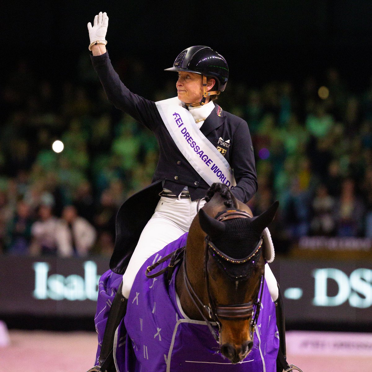 An amazing performance from Isabell Werth and DSP Quantaz to claim the first place in the FEI Dressage World Cup 💫😍

They swept away the crowd with their performance and scored a total of 85.250% 👏

#TheDutchMasters #TDM2024 #Dressage #FEIWorldCup

📸 Digishots