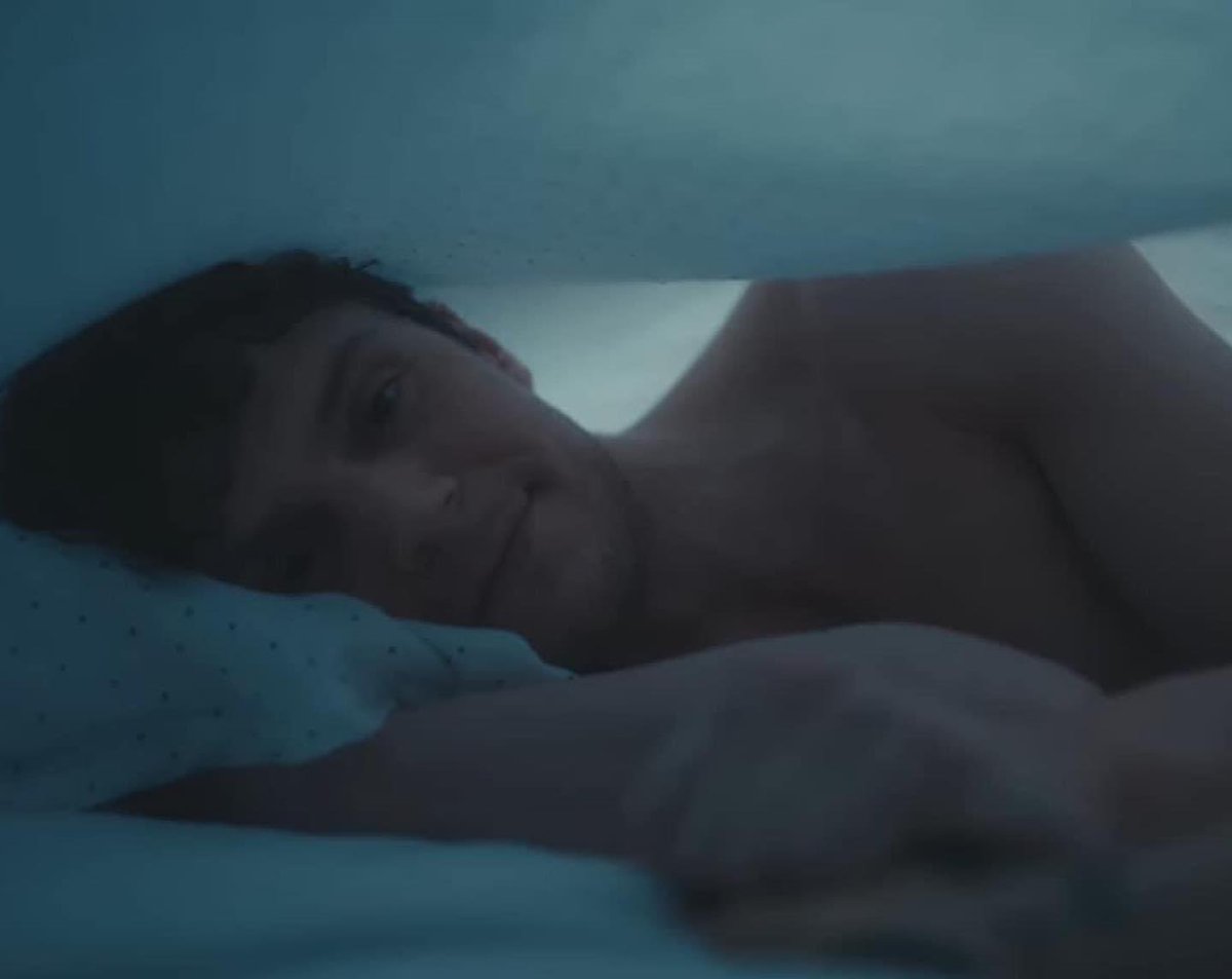 runtherunwaymag's tweet photo. Ok, pero ¿ya miraron el video de “We Can’t Be Friends” de #ArianaGrande? 🥹🥹 es todo un sentimiento. Btw, aparece #EvanPeters en el 💘
📸: screenshots del video “We Can’t Be Friends”.
#RunTheRunwayMagazine 🌟 https://t.co/OtVeN8FO42