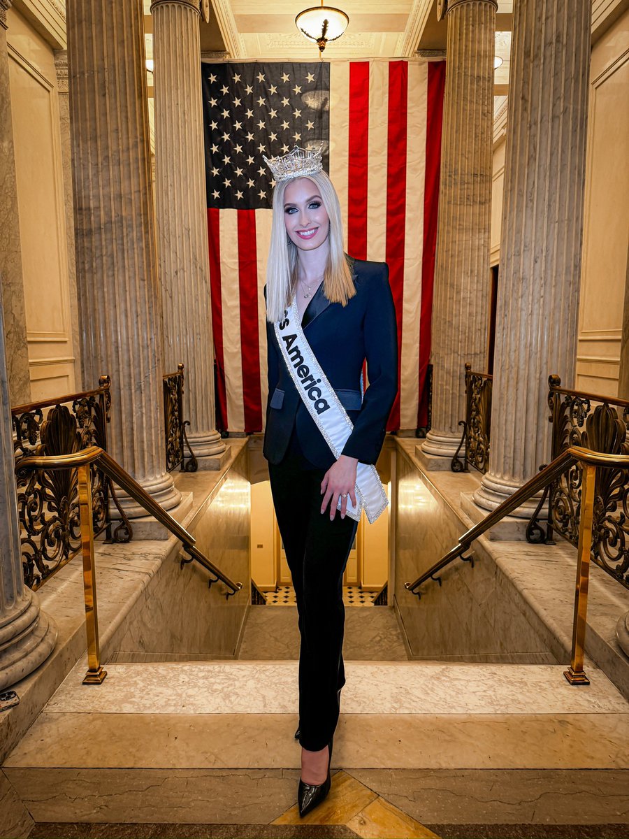 State of the Union 🇺🇸 Thank you @rep_stevewomack for having #MissAmerica as your special guest! #MissAmericaOpportunity Suit: @JovaniFashions Ring: @hollyhardwick Sash: @TheSashCompany