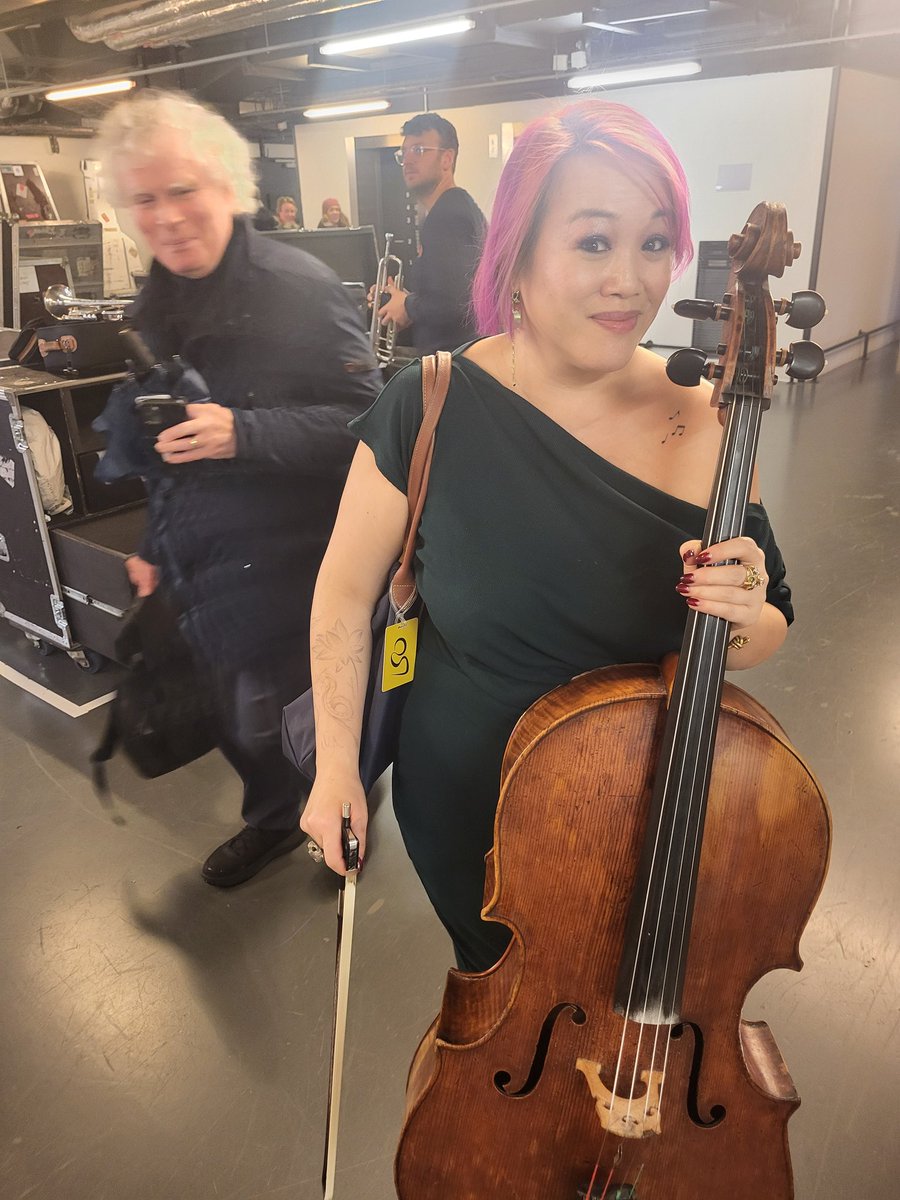 .<a href="/SirSimonRattle/">Sir Simon Rattle</a> not sure what's going on.. <a href="/davidcohen007/">david cohen</a> <a href="/londonsymphony/">London Symphony Orchestra</a> <a href="/philharmonie/">Philharmonie de Paris</a>