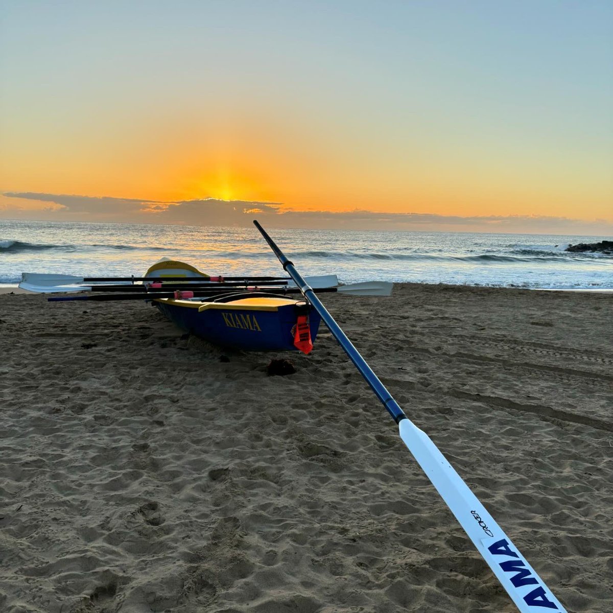 Not many better ways to start a Sunday Catching waves in Kiama 🌊 🚣