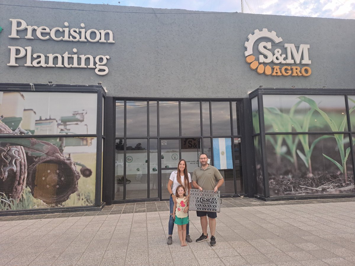 De pie, señores!
Me acaban de regalar una parrilla nueva! 😂🫶🏼
¡Muchas gracias Andrés por tu generosidad! <a href="/DresMarra/">Dres Marra</a> <a href="/SM_Agro/">SM_Agro</a>