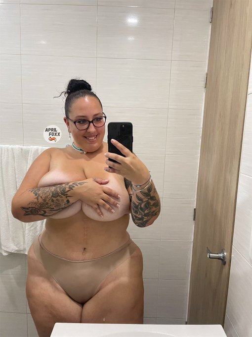 1 pic. Hands on or off? ?? https://t.co/TDfGNNB1UU