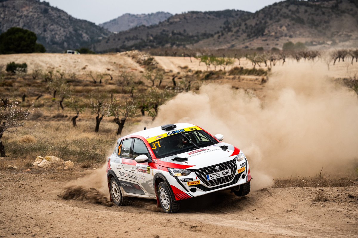 Estreno triunfal de Sito Español y su nueva copiloto, Lorena Romero, vencedores del <a href="/RTierrasAltas/">Rallye Tierras Altas de Lorca</a> y primeros líderes de la #BkJuniorRTS y el Trofeo 2RM del <a href="/SuperCER_RFEDA/">Supercampeonato de España de Rallyes</a>. 

#RTS #TuFederación #ESPasión 🇪🇸