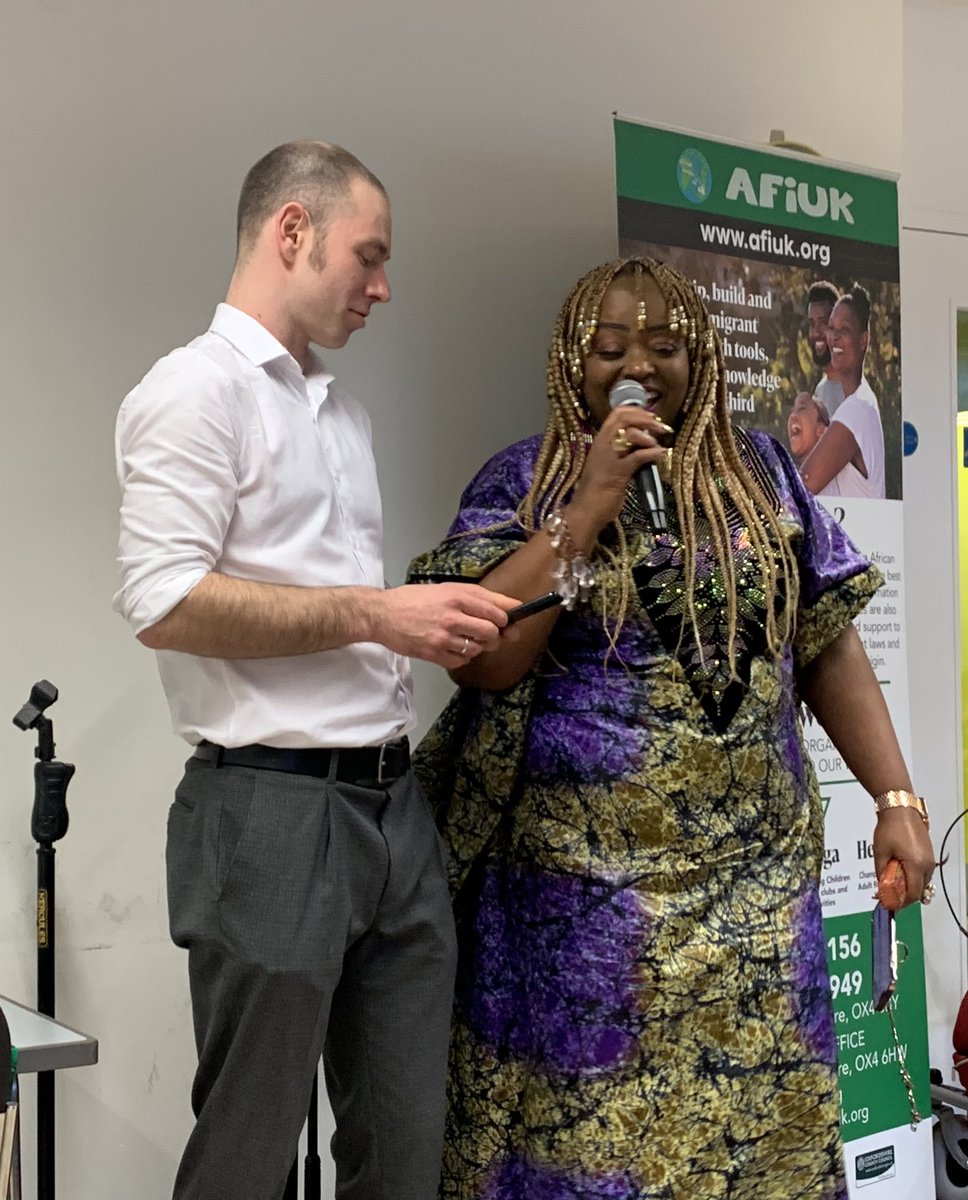 Gareth Thomas of the <a href="/NEA_UKCharity/">National Energy Action</a>  explaining strategies of alleviating fuel poverty at our #IWD2024 in #Oxford with <a href="/DianneRegisford/">Dr Dianne Regisford</a>,