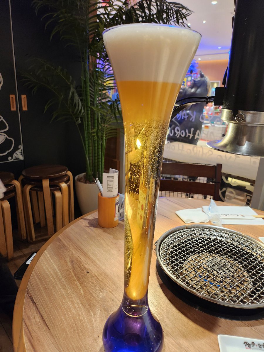 yahagianzu's tweet photo. 昨日、たまアリ近くの焼肉屋で長い黒ラベル飲んだ🍺 https://t.co/FqB60MEW05