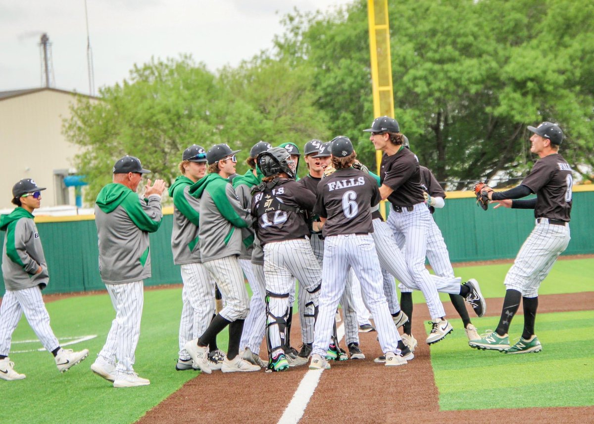 Clear Falls Baseball tweet media