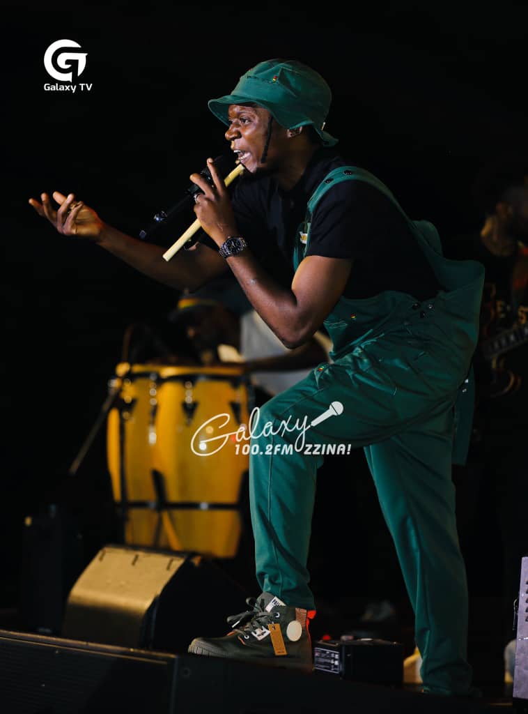 MgrHannz's tweet photo. @samasolja doing his best on stage
#Jinjera
#ReggaeOverDrive https://t.co/yyiCCoo2ue