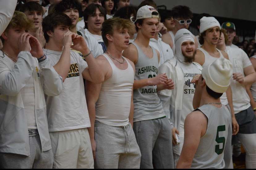 ahsstud's tweet image. What a year. Nothing but great times and memories watching the boys play. Thank you seniors.❤️