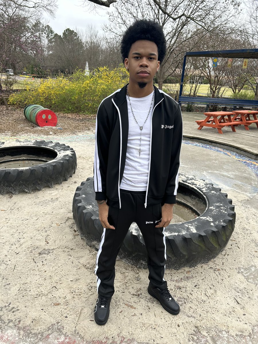 2xAntwan's tweet photo. Took pics .. https://t.co/kMj7thfh39