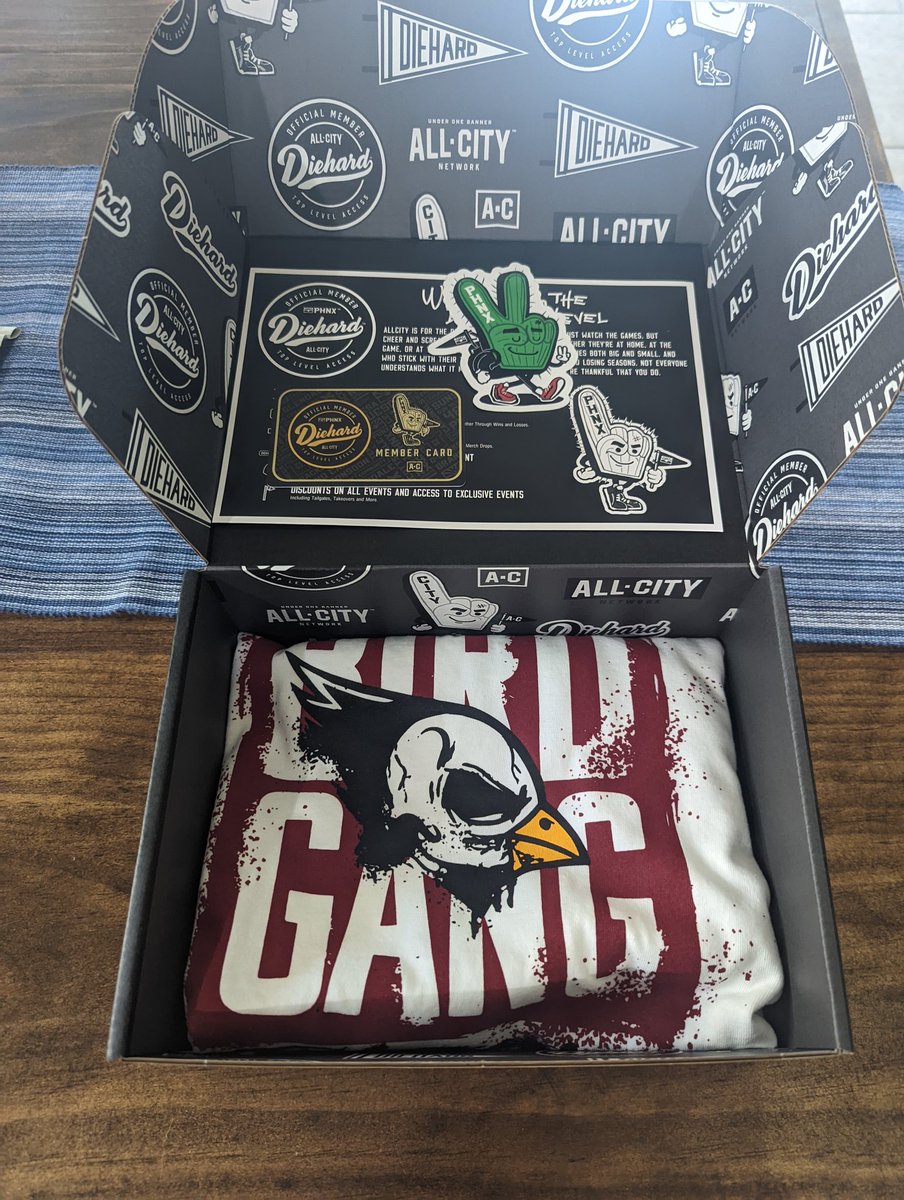 CoachStarkHomes's tweet photo. Not only was it a great experience being an advertising partner with @PHNX_Cardinals but I love being a diehard as well. Thx @BoBrack, @JohnnyVenerable and the rest of the crew. #AZRealtor #AZRealestate #AZcardinals https://t.co/DpJj4ITsHx